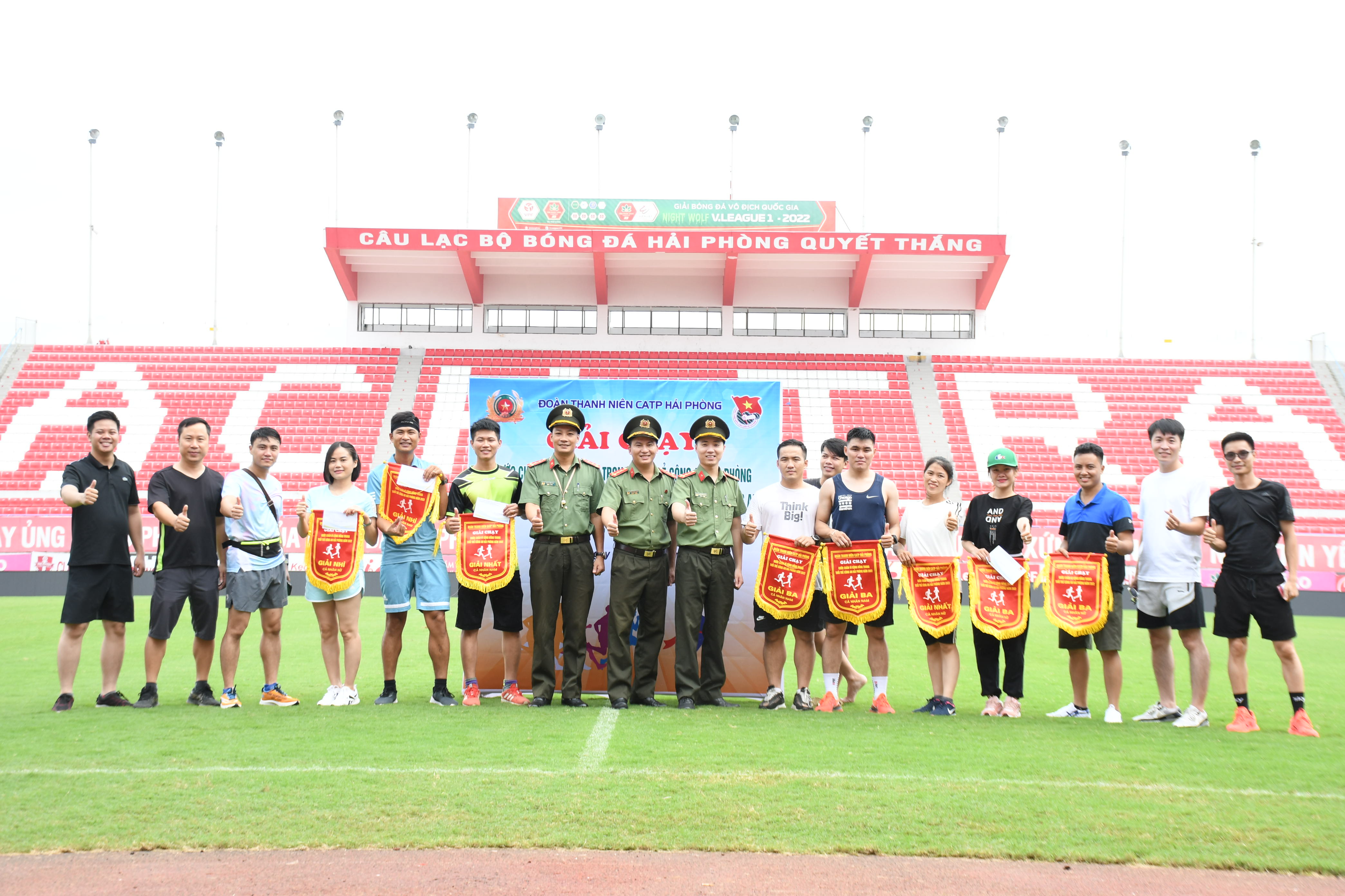 Hơn 400 vận động viên tham gia giải chạy 